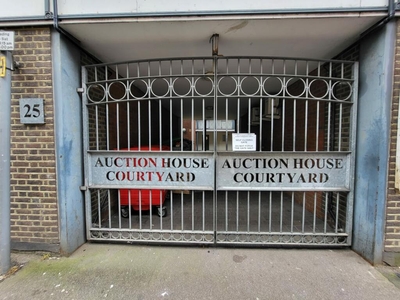 2 bedroom maisonette for sale in Auction House Courtyard, LU1