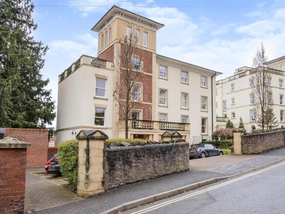 2 Bedroom Retirement Apartment – Purpose Built For Sale in Malvern, Worcestershire