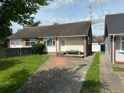 2 bedroom semi-detached bungalow for sale in Arnolds Close, Hutton, Brentwood, CM13