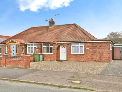 2 bedroom semi-detached bungalow for sale in Blenheim Crescent, Norwich, NR7