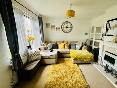 2 bedroom semi-detached house for sale in Daw Royds, Almondbury, Huddersfield, HD5