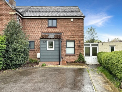 2 bedroom semi-detached house for sale in Dudley Road, Cambridge, CB5