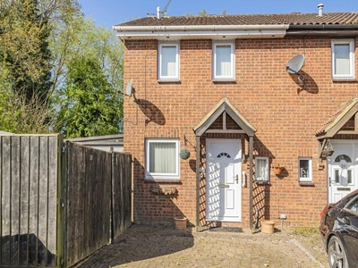 2 bedroom semi-detached house for sale in Lapwing Close, Covingham, Swindon, SN3