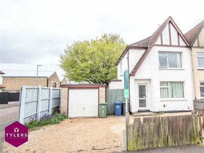 2 bedroom semi-detached house for sale in The Homing, Cambridge, Cambridgeshire, CB5