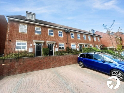 2 bedroom terraced house for rent in Shanklin Close, Chatham, Kent, ME5