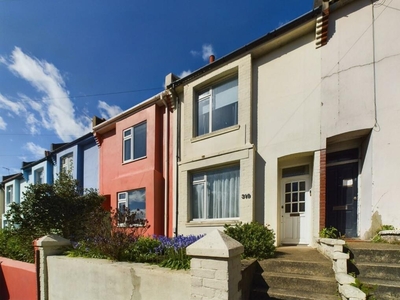 2 bedroom terraced house for sale in Bear Road, Brighton, BN2