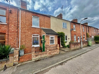 2 bedroom terraced house for sale in Greenfield Road, Newport Pagnell, MK16