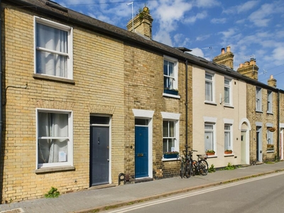 2 bedroom terraced house for sale in Gwydir Street, Cambridge, CB1