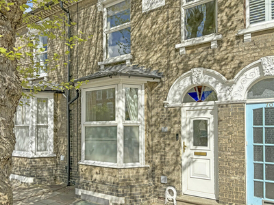 2 bedroom terraced house for sale in Risbygate Street, Bury St Edmunds, IP33
