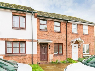 2 bedroom terraced house for sale in Station Road, Shalford, Guildford GU4
