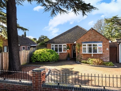3 Bed Bungalow For Sale in Egham, Surrey, TW20 - 2876540