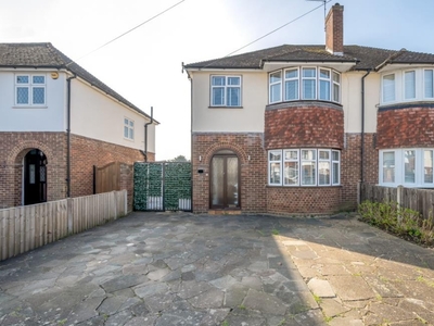 3 Bed House For Sale in Ashford, Surrey, TW15 - 5355428