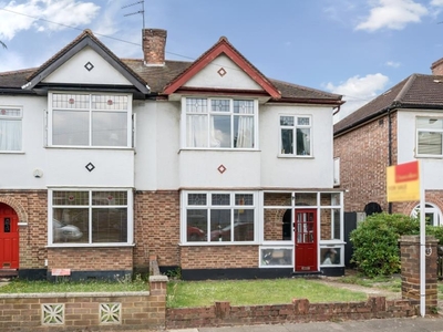 3 Bed House For Sale in Devonshire Cresent, Mill Hill, NW7 - 5055693