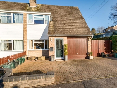 3 Bed House For Sale in Tilehurst, Convenient for Tilehurst Station and local amenities, RG31 - 5297840