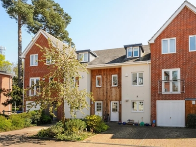 3 Bed House To Rent in Ascot, Berkshire, SL5 - 685