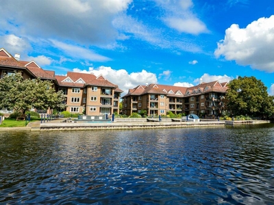 3 bedroom apartment for sale in Mariners Way, Cambridge, CB4