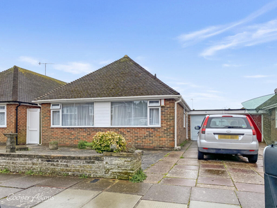 3 bedroom bungalow for rent in Cumberland Avenue, Goring-by-Sea, Worthing, West Sussex, BN12