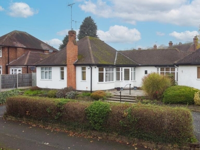 3 bedroom detached bungalow for sale in Wollaton Vale, Nottingham, Nottinghamshire, NG8