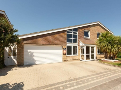 3 bedroom detached house for rent in Cliff Field, Westgate-On-Sea, CT8