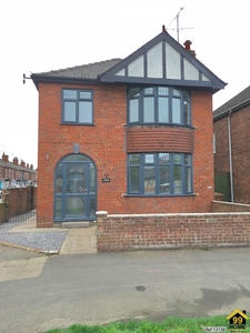 3 bedroom detached house for sale in Carholme Road, Lincoln, Lincolnshire, LN1