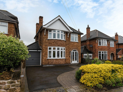 3 bedroom detached house for sale in Harrow Road, West Bridgford, NG2