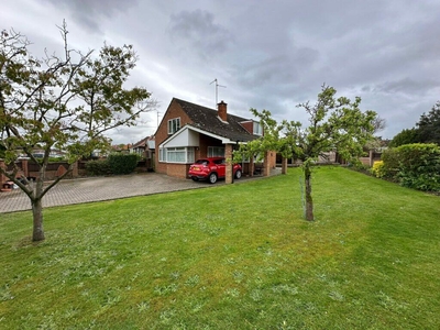 3 bedroom detached house for sale in Norwich Road, New Costessey, NR5