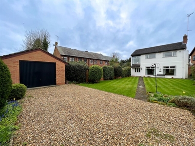 3 bedroom detached house for sale in Plas Newton Lane, Chester, CH2