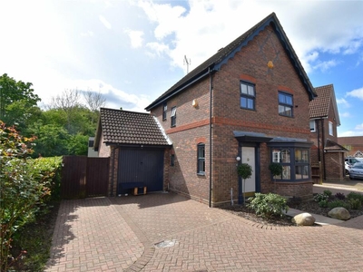 3 bedroom detached house for sale in The Lintons, Sandon, Chelmsford, Essex, CM2
