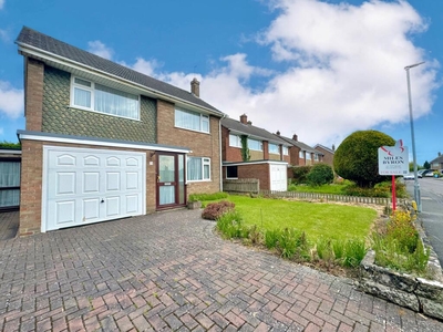 3 bedroom detached house for sale in Upper Stratton, Swindon, SN2
