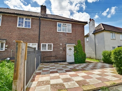 3 bedroom end of terrace house for rent in Keedonwood Road, Bromley, BR1