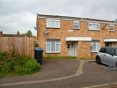 3 bedroom end of terrace house for rent in Stantonbury Close, New Bradwell, Milton Keynes, MK13