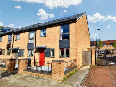 3 bedroom end of terrace house for sale in Clover Street, Upton, Northampton, NN5