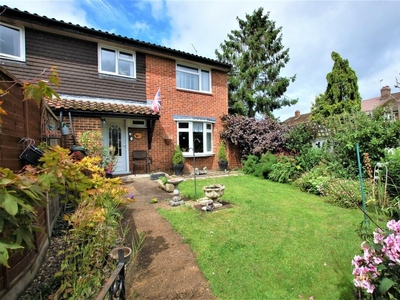 3 bedroom end of terrace house for sale in Cutmore Drive, Colney Heath, AL4