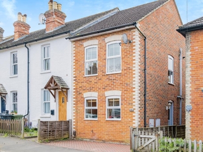 3 bedroom end of terrace house for sale in High Path Road, Guildford, GU1
