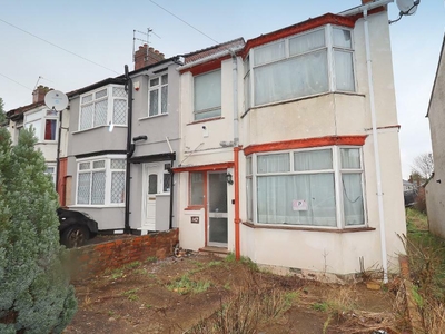 3 bedroom end of terrace house for sale in Runley Road, Dallow Road Area, Luton, Bedfordshire, LU1 1UA, LU1