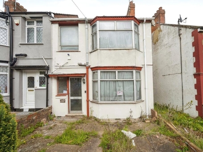 3 bedroom end of terrace house for sale in Runley Road, Luton, Bedfordshire, LU1