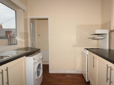 3 bedroom flat for rent in Helmsley Road, Sandyford, Newcastle Upon Tyne, NE2
