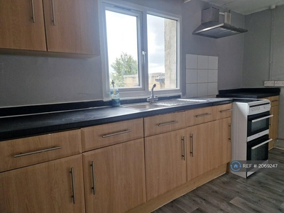 3 bedroom flat for rent in Tonbridge Road, Maidstone, ME16