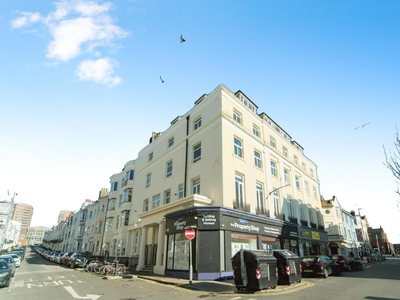3 bedroom flat for sale in Devonshire Place, Brighton, East Sussex, BN2