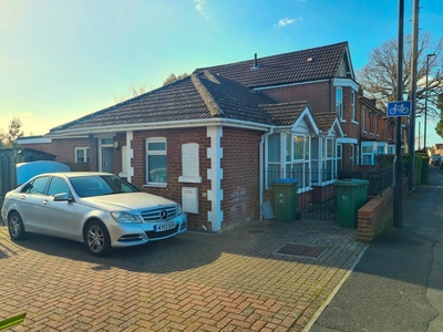 3 bedroom semi-detached bungalow for rent in NO FURTHER ENQUIRIES! Winchester Road, Bassett, SO16