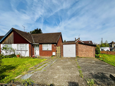 3 bedroom semi-detached bungalow for sale in High Street, Luton, Bedfordshire, LU4