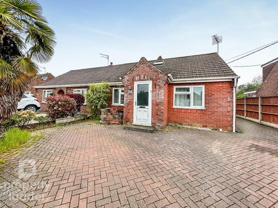 3 bedroom semi-detached bungalow for sale in Park Road, Spixworth, NR10