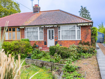 3 bedroom semi-detached bungalow for sale in Thunder Lane, Norwich NR7