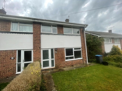 3 bedroom semi-detached house for rent in Eaves Road, Dover, CT17