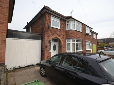 3 bedroom semi-detached house for rent in Edenhurst Avn , Braunstone , Leicester, LE3