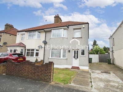 3 bedroom semi-detached house for rent in Sutcliffe Road, Welling, DA16