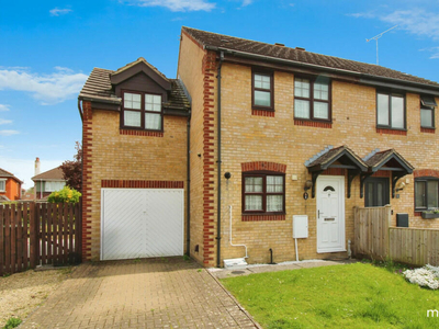 3 bedroom semi-detached house for sale in Dunsford Close, Swindon, SN1