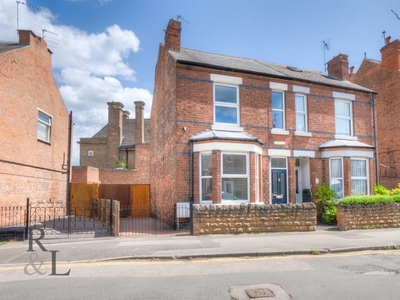 3 bedroom semi-detached house for sale in Exchange Road, West Bridgford, Nottingham, NG2