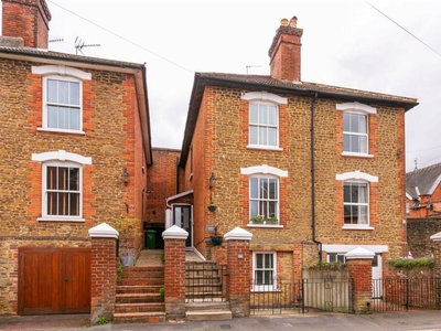 3 bedroom semi-detached house for sale in Sydenham Road, Guildford, GU1