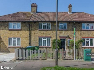 3 bedroom terraced house for rent in Eltham Green Road, London, SE9